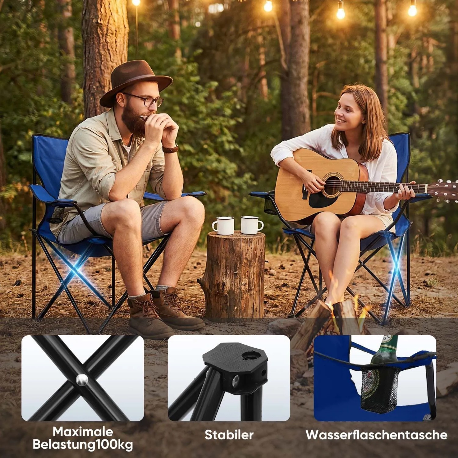 Camping: Paar sitzt auf roten Sunula Faltstühlen mit Getränkehalter am Lagerfeuer.