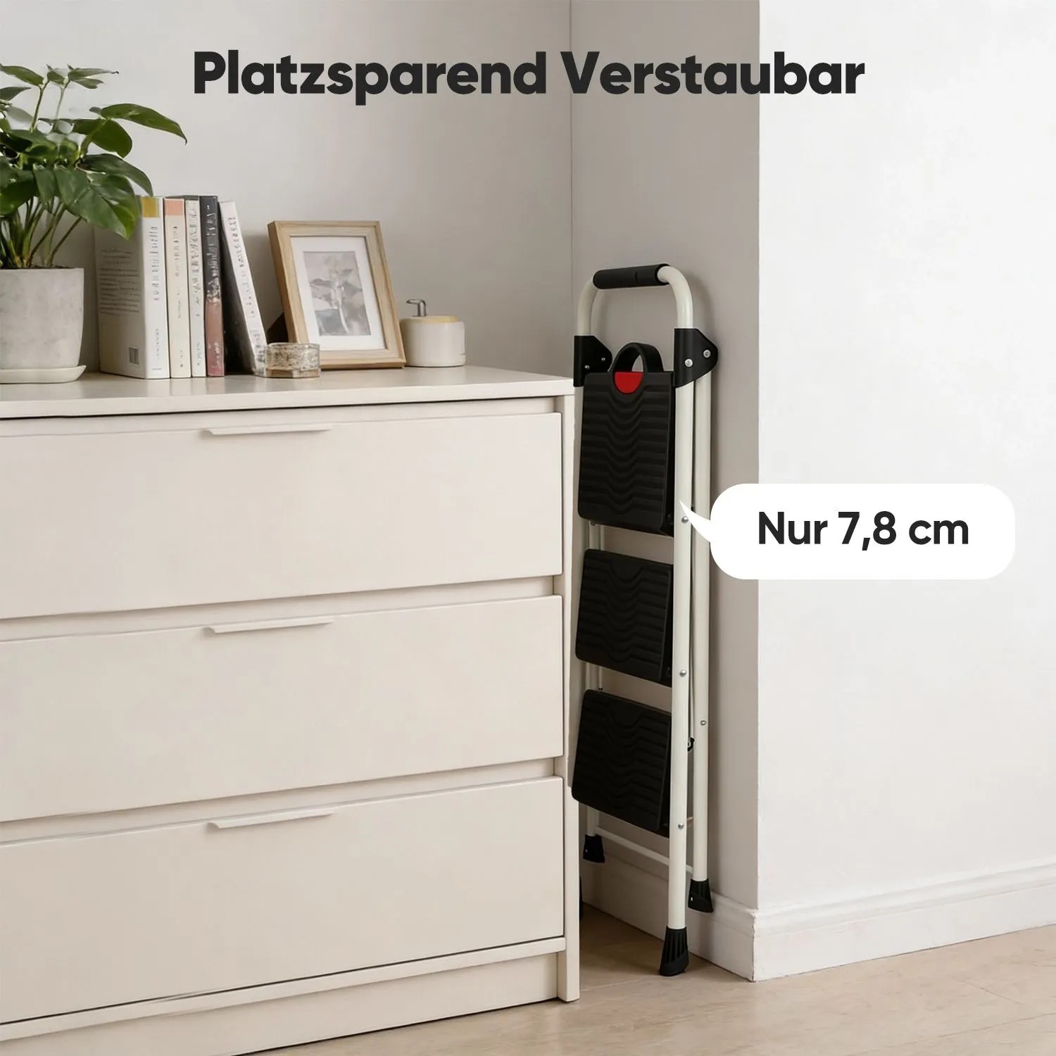 Sekey Klapptritt 3 Stufen, gefaltet 7,8 cm schmal, platzsparend neben Kommode verstaut. Rutschfeste Tritte.
