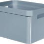 Hellblaue Curver Infinity Aufbewahrungsbox (26,6x35,6x21,8cm) zum Stapeln und Verstauen.