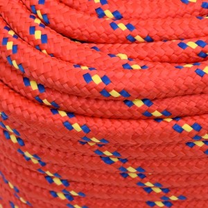 Rotes geflochtenes Polypropylen Bootsseil, 18 mm, 100 m, mit blauen und gelben Akzenten, aufgerollt.