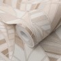 Erismann Vliestapete Elle Decoration 4 Serenade Beige mit stilisierten Blättern und goldenen Konturen.