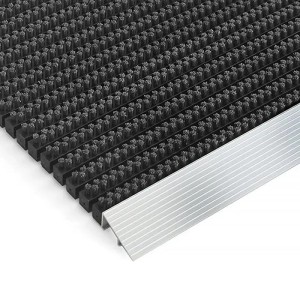 Schwarze Karat Fußmatte Profi Brush mit Alu-Rahmen, 40x60 cm, für Innen- und Außenbereiche.