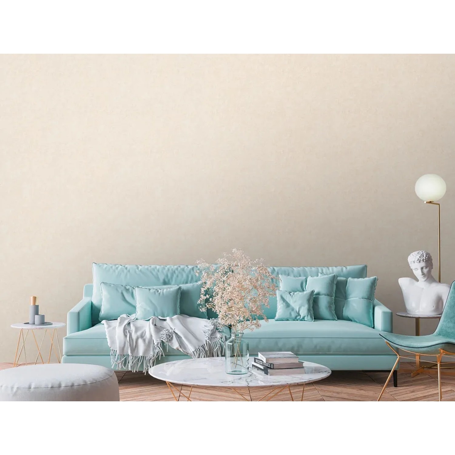 Wohnraum mit AS-Creation Vliestapete in Putzoptik, creme-beige, leicht strukturiert.