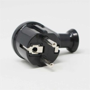 Schwarzer Winkel-Stecker (2P+Z) von world-trading-net für Elektroinstallationen.