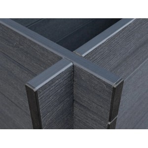 Detailaufnahme: Anthrazitfarbenes WPC Hochbeet mit Stecksystem, Holzoptik.