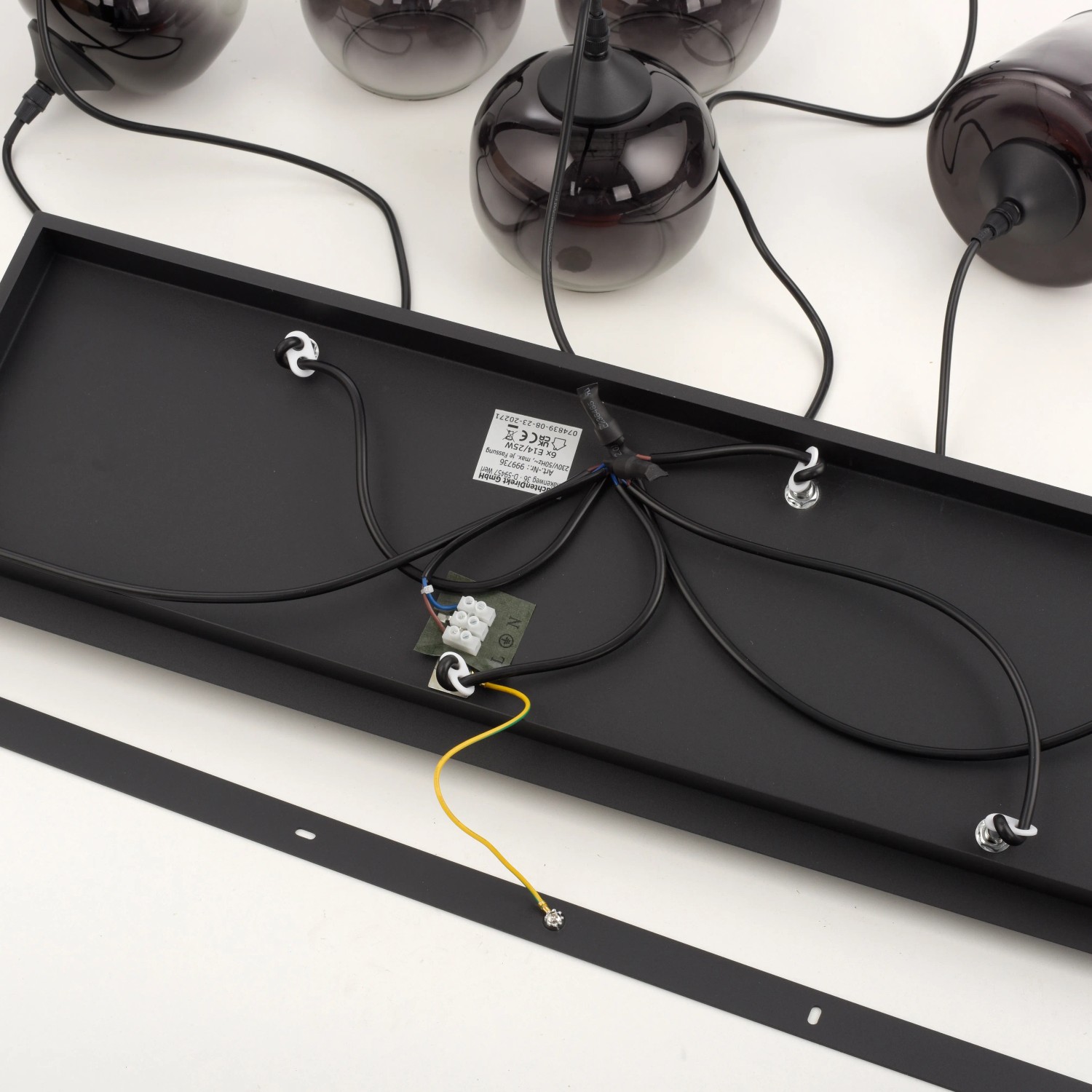 Schwarze 6-flammige Just Light Pendelleuchte Zea mit rauchfarbenen Gläsern.