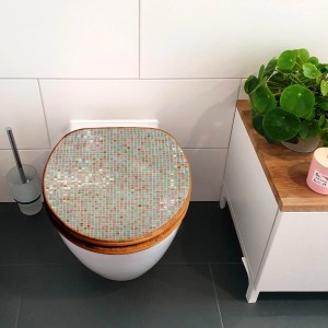 Banjado WC-Sitz aus Bambus mit Motiv "Grüne Fliesen". Toilettendeckel aus Holz mit Universal Scharnieren.
