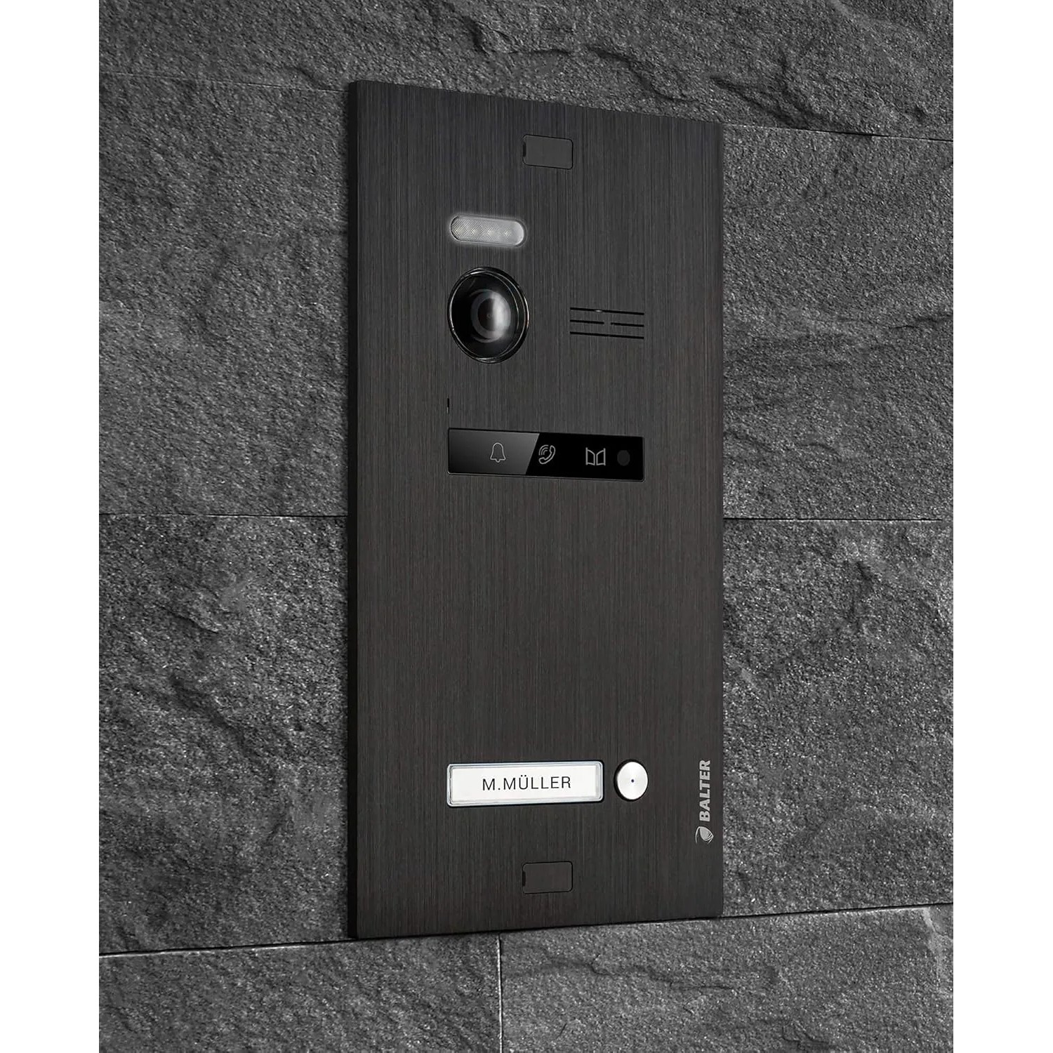 Schwarze Balter EVO Video-Türsprechanlage mit Kamera und Namensschild an einer grauen Steinwand.
