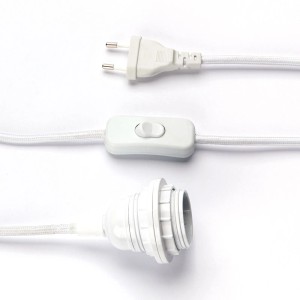 Weißes Orion Lightstyle Textilkabel mit Stecker, Schalter und E27 Fassung für Lampen.