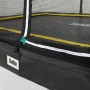 Detailansicht: Schwarzes Salta Comfort Edition Trampolin 214x153 cm mit Sicherheitsnetz.