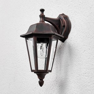 Retro Außenwandleuchte Lamina in Braun. Spritzwassergeschützte Wandlampe im Antik-Design für den Außenbereich.