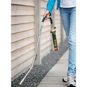 Vitavia BioLet Universal Unkrautbrenner mit Gaskartusche im Einsatz.