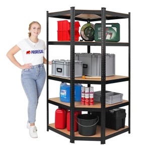 Schwarzes PROREGAL Eckregal Ragnar mit 5 Böden, beladen mit Werkzeugen und Behältern.