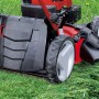 Einhell GC-PM 56/2 S HW Benzin-Rasenmäher in Rot und Schwarz auf Rasen.