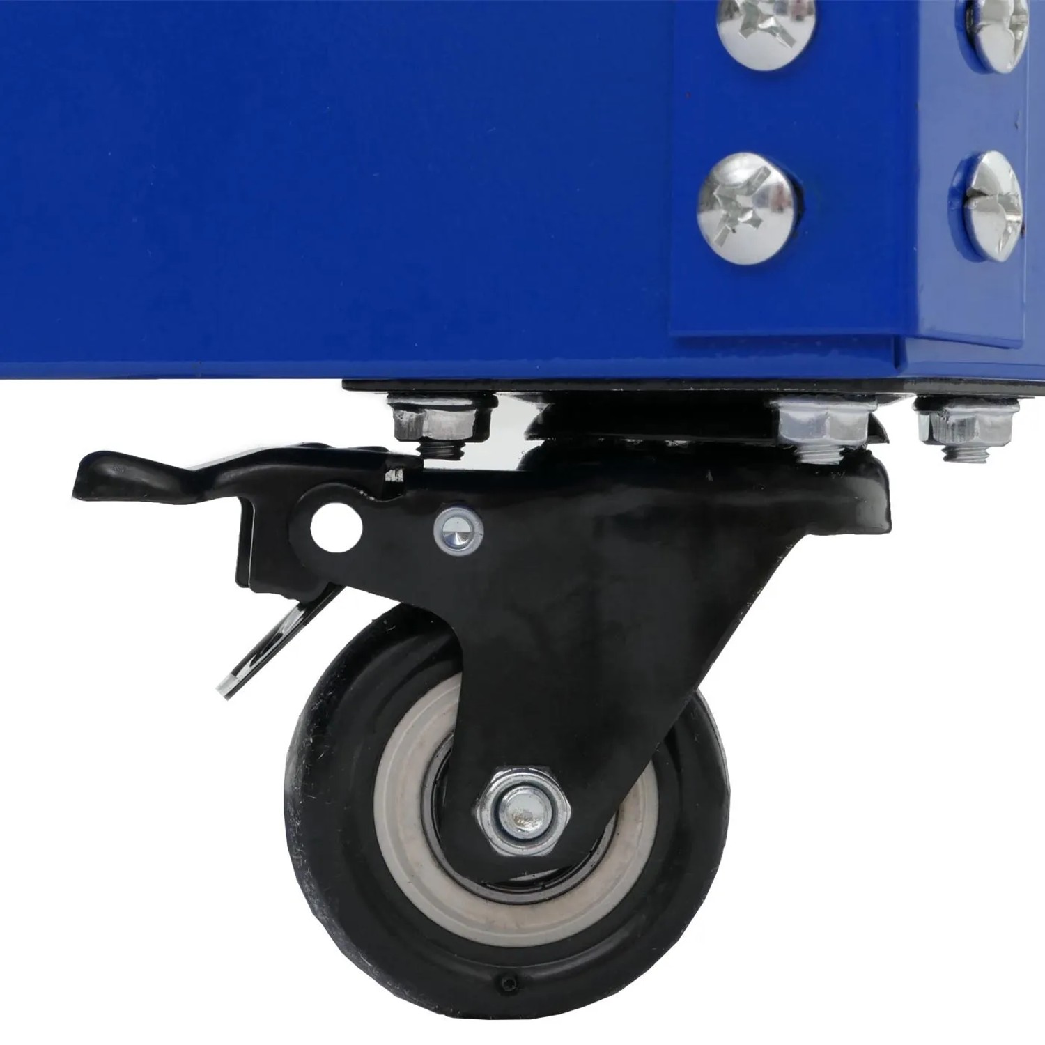 Detailansicht der schwarzen Lenkrolle mit Feststellbremse am blauen PROREGAL Werkzeugwagen. Ideal für Werkstattwagen.