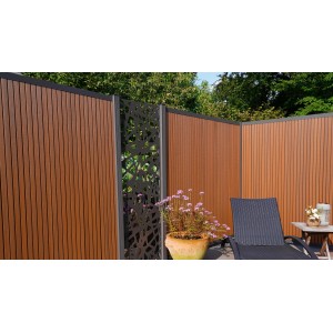 GartenLand WPC Zaun Shadowline Mahagoni Musterstück, Zaunelement mit Akustikoptik und Schattenfuge.