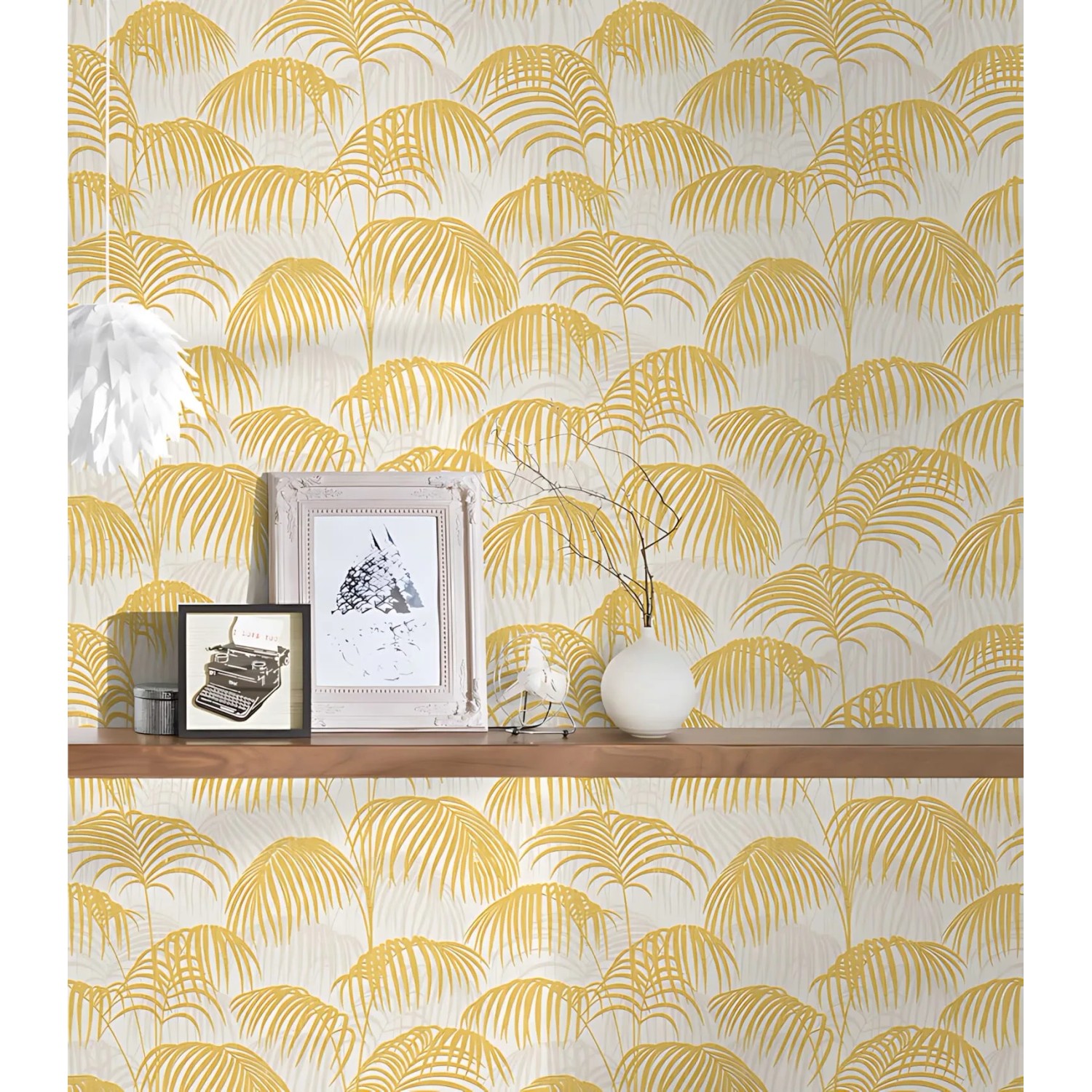 Goldene Palmen Tapete von PROFHOME, matte Textiloptik in Gelb und Weiß.