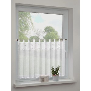 Weiße Sehlbach Bistrogardine mit Stickrosen, 135x75 cm, am Fenster.