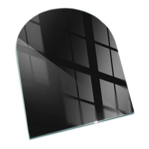 Schwarze, halbkreisförmige Glasplatte (80x70 cm) für Kaminöfen als Bodenschutz.