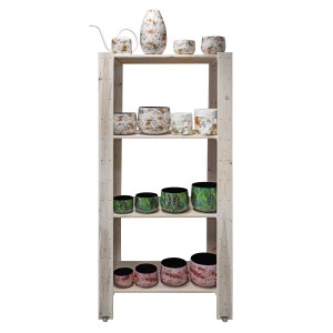 Regal mit Übertöpfen: Flora Übertopf mit Blumenmuster in Weiß-Gold und andere Designs.