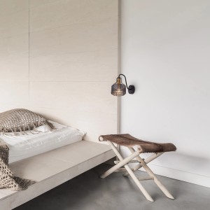 Näve Wandleuchte/Spot Foro in Gold und Schwarz im Retro Design.