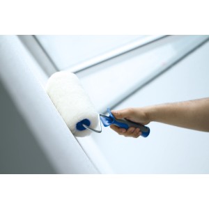 LUX Lammfellwalze (2er-Set, 10 cm) beim Streichen einer Wand.