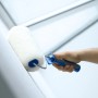 LUX Lammfellwalze (2er-Set, 10 cm) beim Streichen einer Wand.