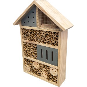 Holz Insektenhotel 38 cm mit Schilf, Bohrungen und Drahtgitter als Unterschlupf für Insekten.