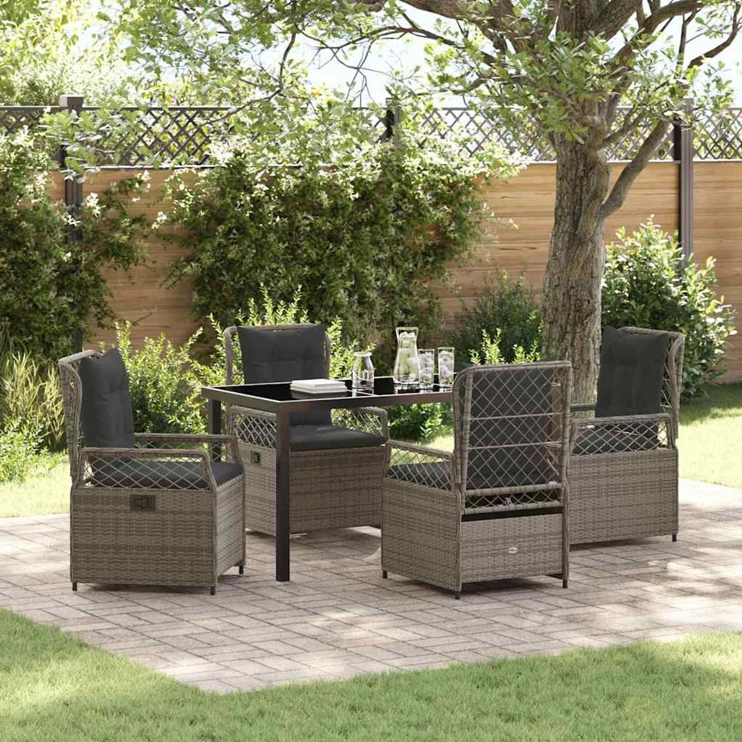 Graue 5-teilige vidaXL Garten Essgruppe aus Poly Rattan mit Tisch und Stühlen mit Kissen.