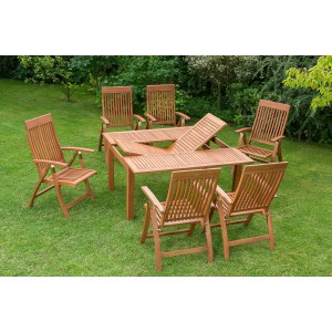 Braunes 7-teiliges Gartenmöbel-Set Comondoro aus Eukalyptusholz mit Ausziehtisch und Sesseln.