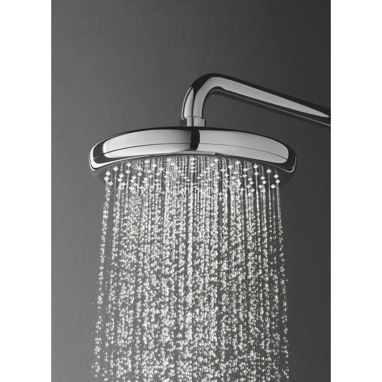 Grohe QuickFix Kopfbrause Vitalio Start 210 mit Wasserstrahl in Chromoptik.