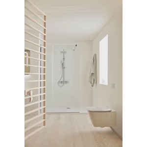 Ideal Standard Duschsystem Ceratherm T100 Chrom im Badezimmer mit Hand- und Kopfbrause.