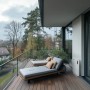 Haier Gloria HPS-2.5-800 Energiespeicher für Balkonkraftwerk auf einer Terrasse.