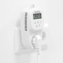 VASNER Steckdosenthermostat VUT35 für Elektroheizung, in weiße Steckdose gesteckt.