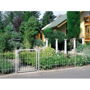 Metallzaun Grund-Set Madrid, verzinkt, zum Einbetonieren, 100x1000 cm, mit Tor vor Garten.