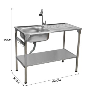 Faltbarer Camping Spültisch aus Edelstahl mit Wasserhahn, Abtropffläche und Ablage.