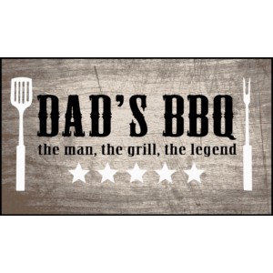 BBQ Matte "Dad's BBQ The Man" 67x120cm: Grillmatte mit Spruch und Grillbesteck-Motiven.