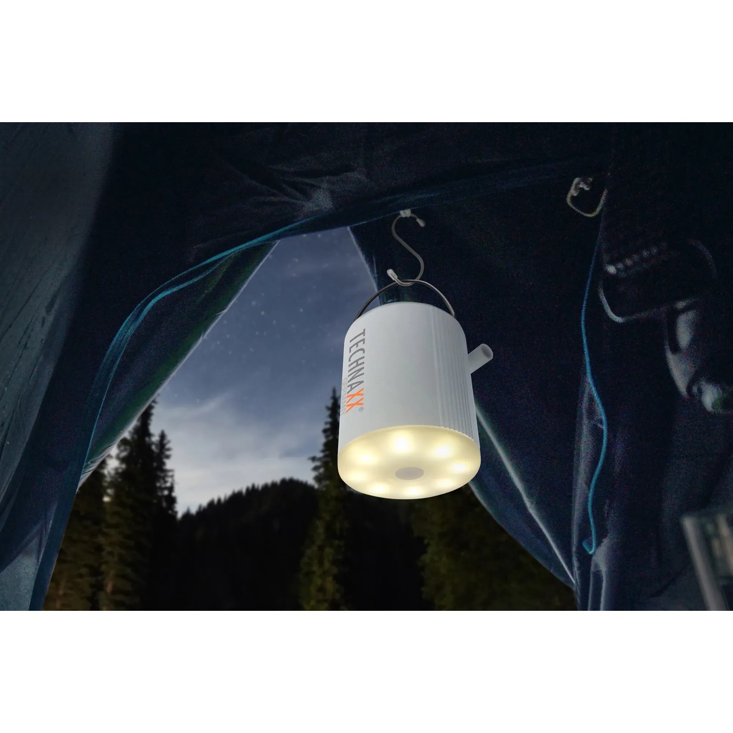 Technaxx Mini-Akku-Luftpumpe TX-261 mit LED-Licht, weiß, hängend im Zelt.