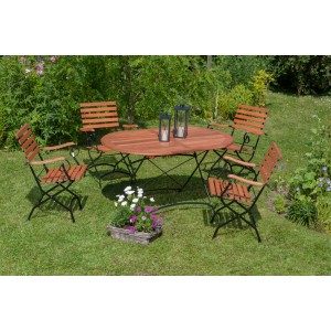 Gartenmöbelgruppe Schlossgarten II aus Eukalyptus mit 4 Klappsesseln und ovalem Klapptisch.