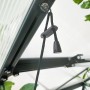 Palram Brighton LED Grow Light im Gewächshaus, höhenverstellbar mit Seilzug.