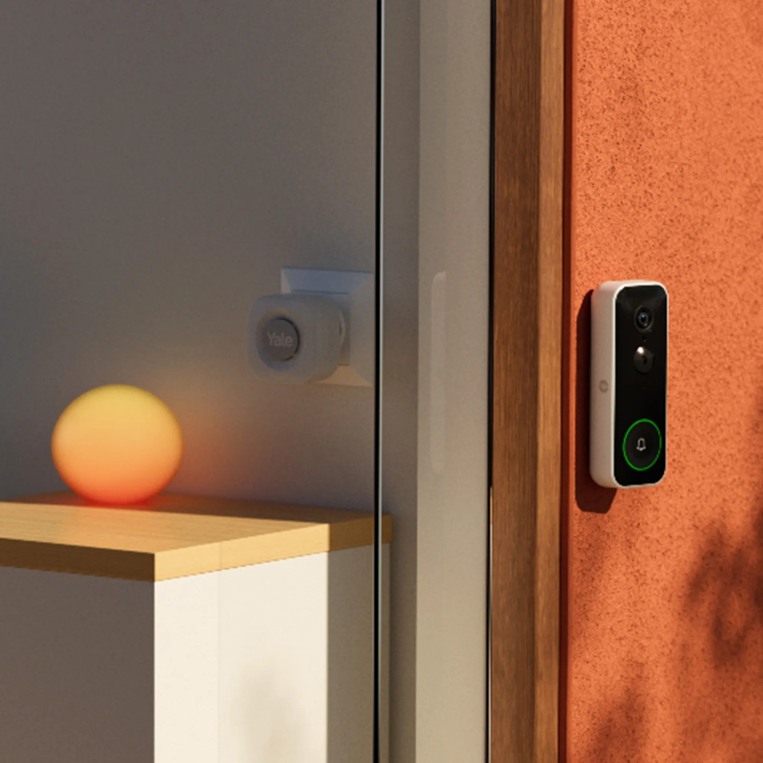 Yale Chime Smart-Camera Türgong und Video-Türklingel an Haustür.