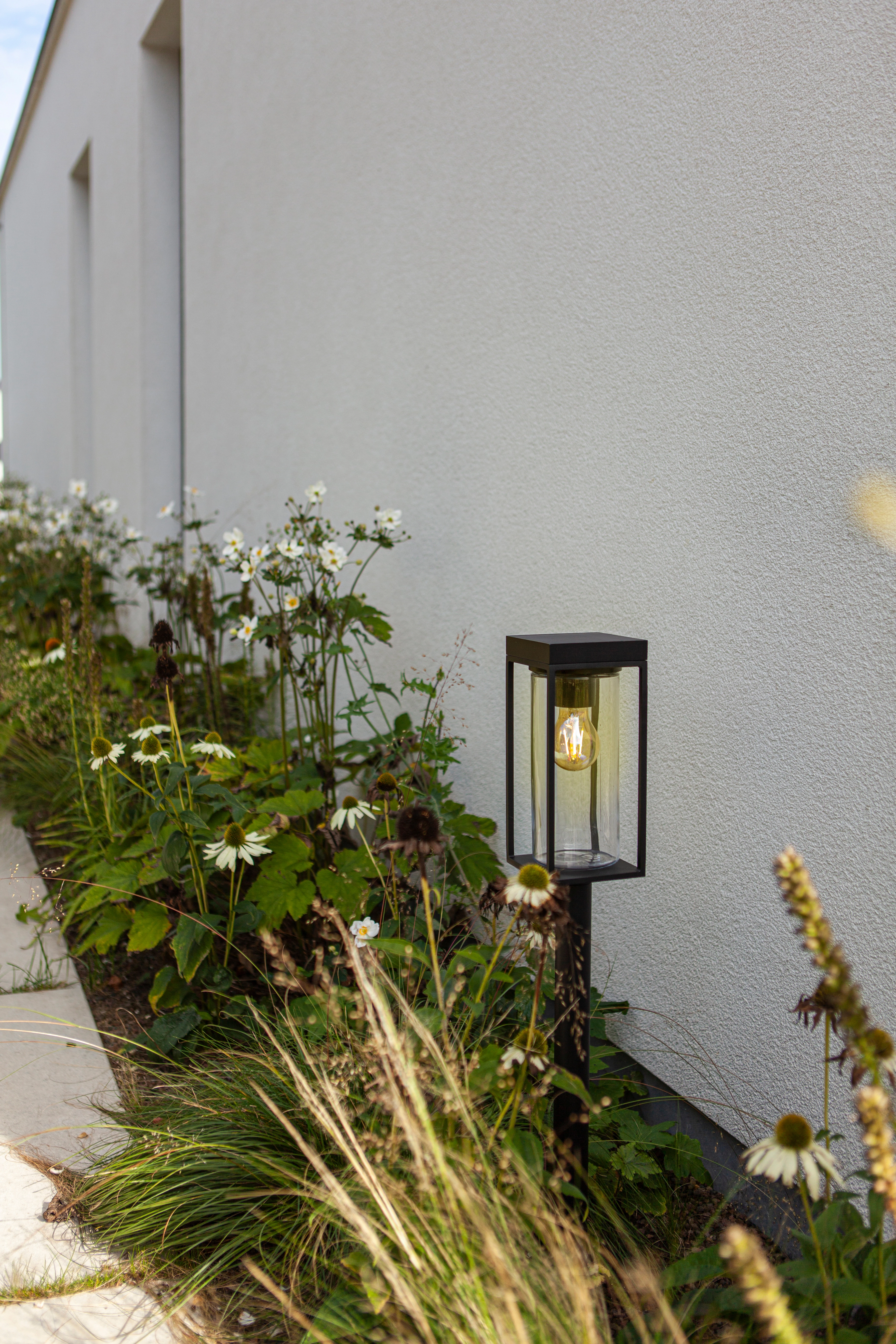 Lutec LED-Solar-Wegeleuchte Flair 1-flammig Mattschwarz 76 cm x 12 cm x 12  cm kaufen bei OBI