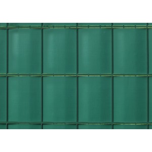 Grüne PVC Sichtschutzstreifen auf Rolle für Doppelstabmattenzaun.