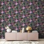 Vliestapete mit Blumenmuster in Grün und Schwarz. Dekorative Tapete mit floralem Design.