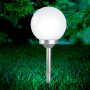 Globo LED-Solaraußenleuchte mit Kugel und Erdspieß, Ø 25 cm, silber-metallisch und weiß.