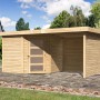 Unbehandeltes Karibu Holz-Gartenhaus Linköbing mit Pultdach und Anbau. Naturholz mit Tür.