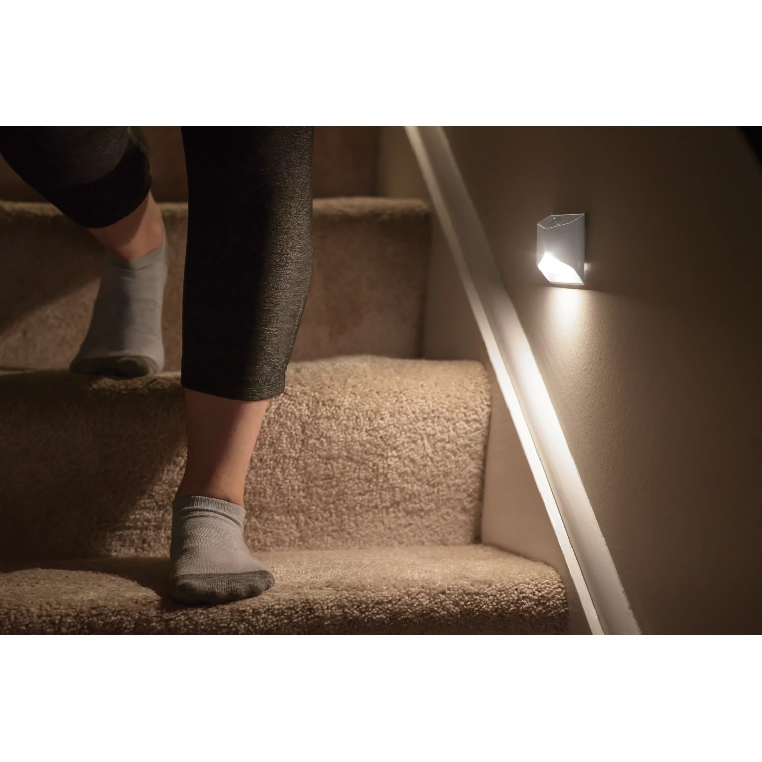 Mr.Beams MB710 Nachtlicht mit Sensor an Treppe, batteriebetrieben.