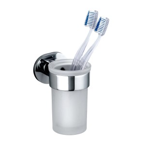 Wenko Zahnputzbecherhalter Maribor, silber glänzend mit satiniertem Glas und zwei Zahnbürsten.