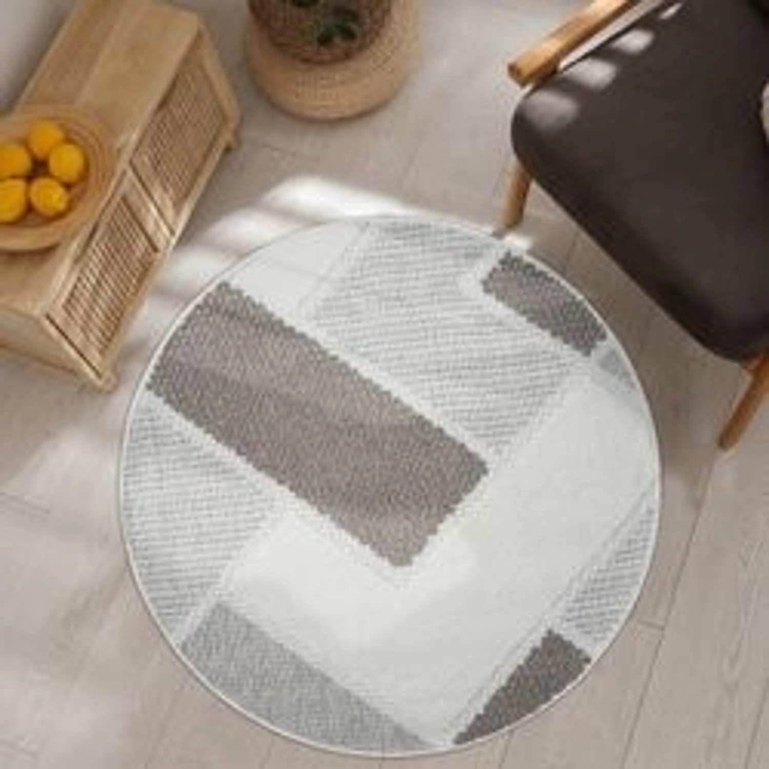 Beiger, runder Kurzflor-Teppich Linda mit geometrischem Muster, 200x200 cm.