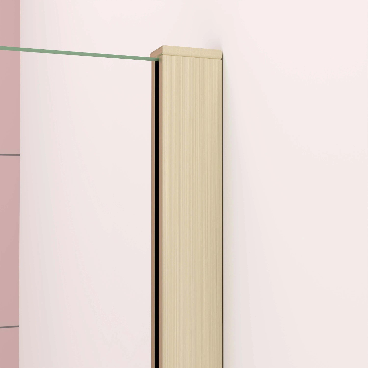 Detailaufnahme: AICA Walk-In Dusche mit goldfarbenem Rahmen und Glaswand.